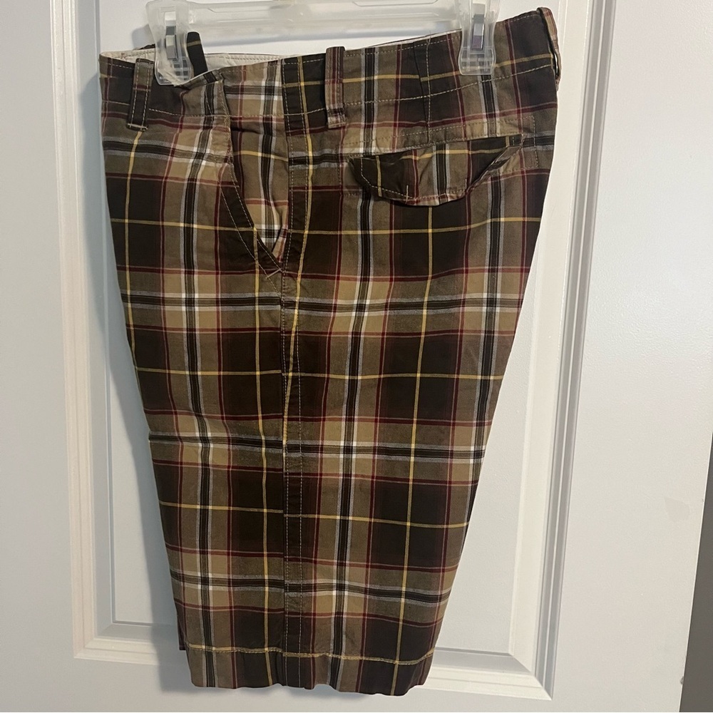 Old Navy plaid shorts Men’s size 33.
Brown and beige.